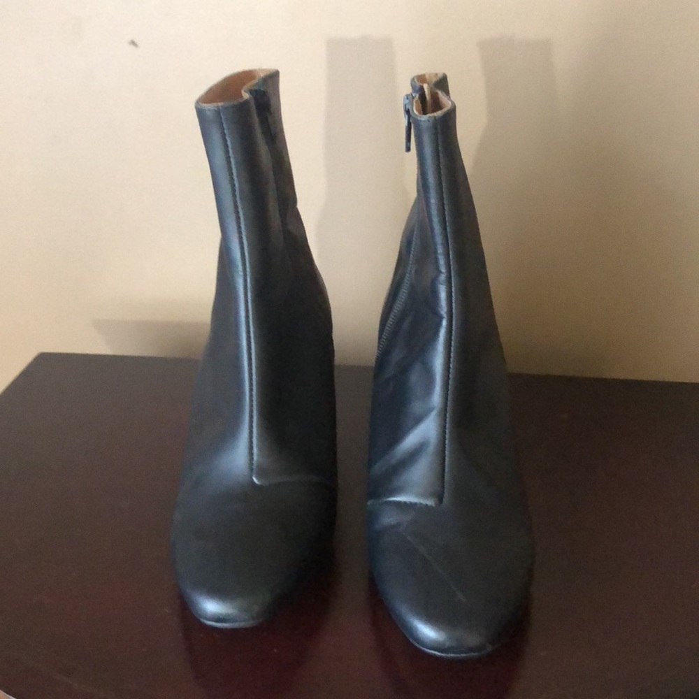 Shoes - Picture 2 of 5